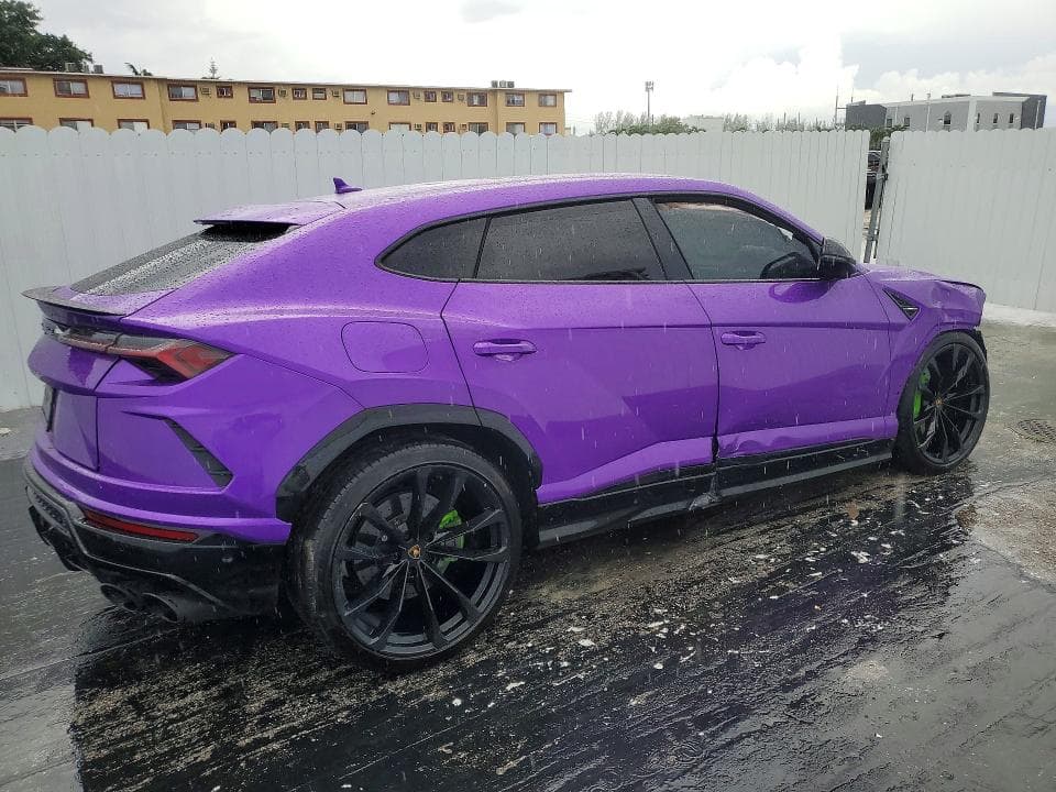 2022 LAMBORGHINI URUS 3