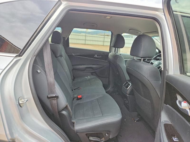 2020 KIA SORENTO LX 10
