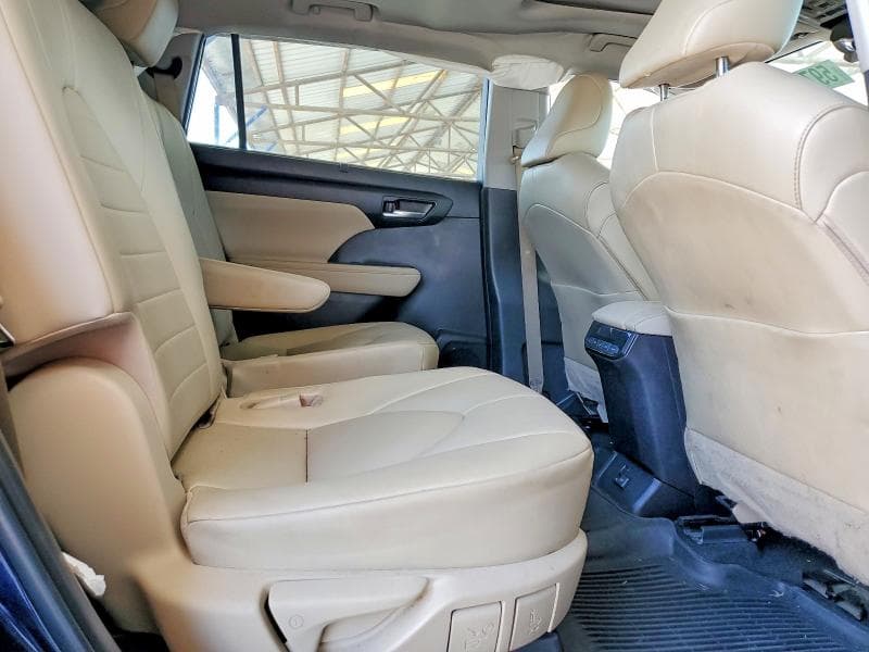 2023 TOYOTA HIGHLANDER XLE 10