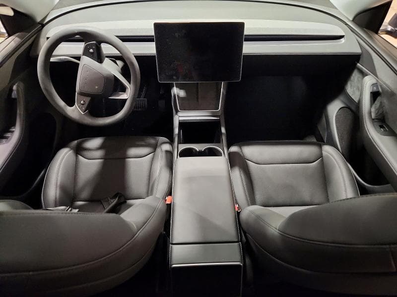 2026 TESLA MODEL Y 8