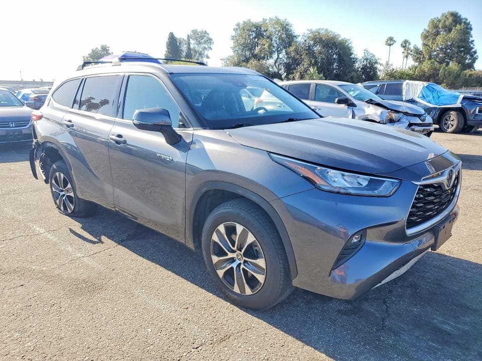 2020 TOYOTA HIGHLANDER HYBRID XLE 4