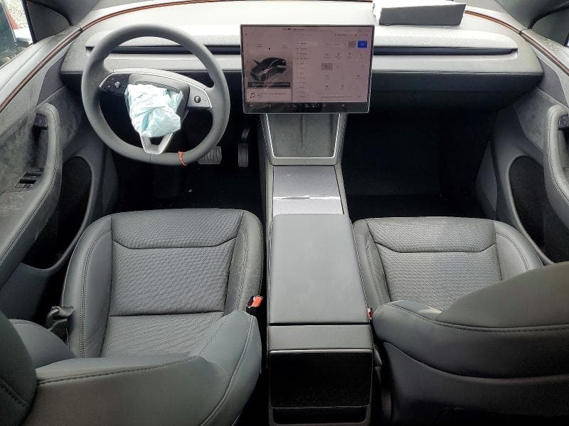 2026 TESLA MODEL Y 8