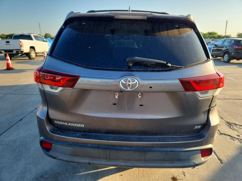2019 TOYOTA HIGHLANDER SE 6