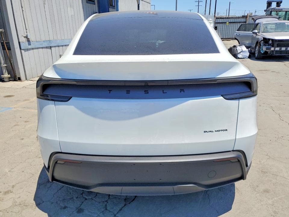 2026 TESLA MODEL Y 6