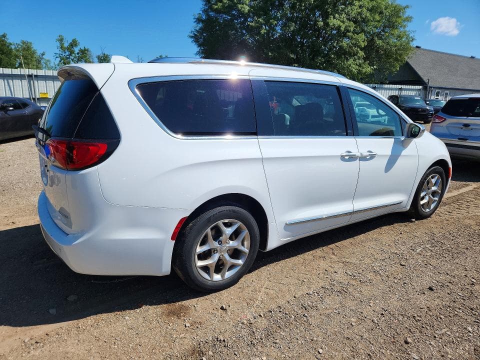 2019 CHRYSLER PACIFICA LIMITED 3