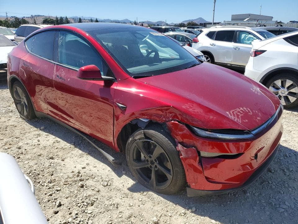 2026 TESLA MODEL Y 4