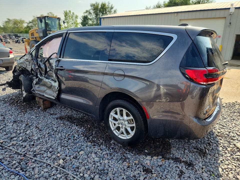 2023 CHRYSLER PACIFICA TOURING L 2