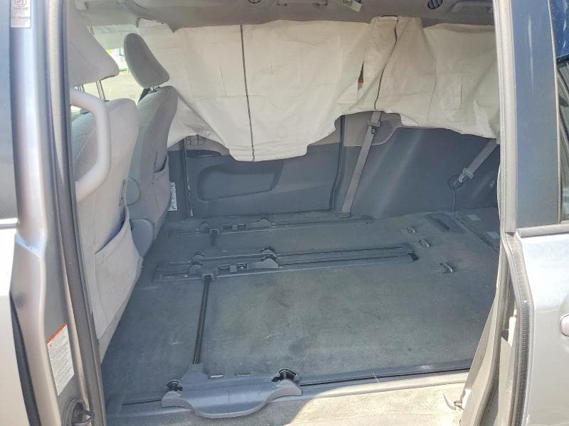 2017 TOYOTA SIENNA LE 11