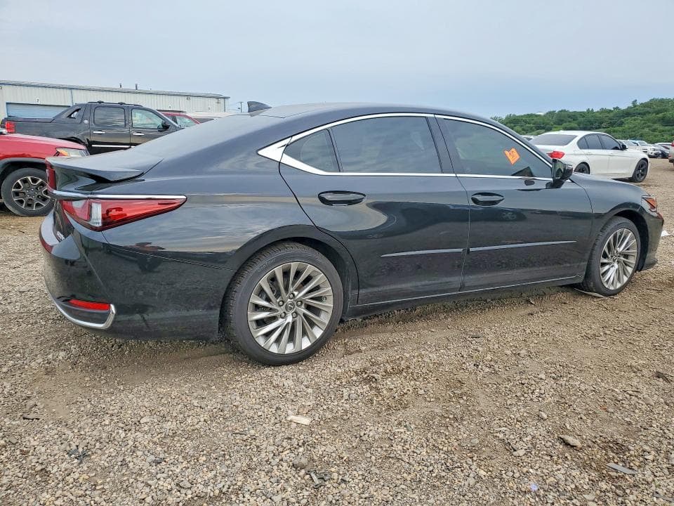 2023 LEXUS ES 300H ULTRA LUXURY 3