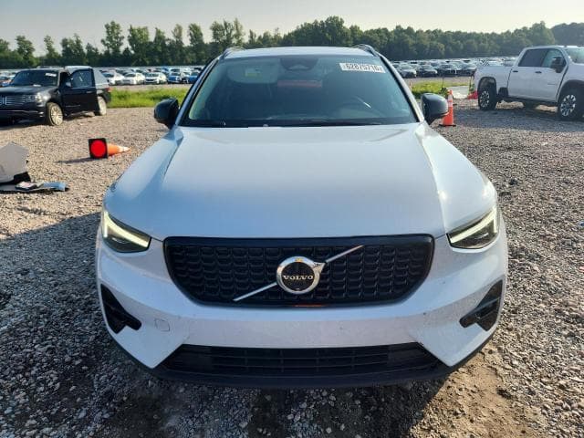 2024 VOLVO XC40 PLUS 5