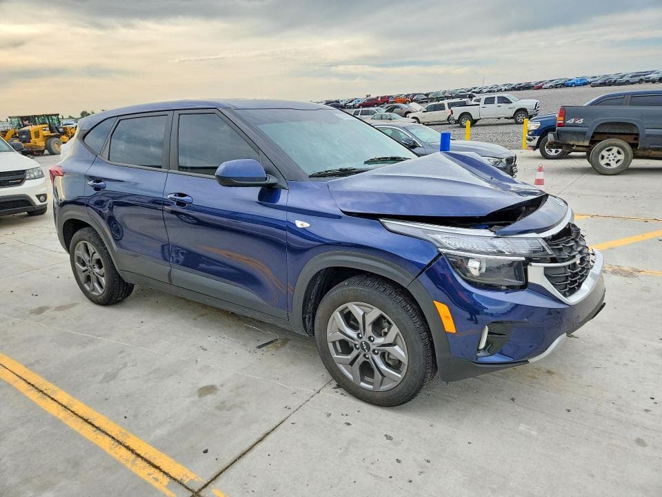 2025 KIA SELTOS LX 4