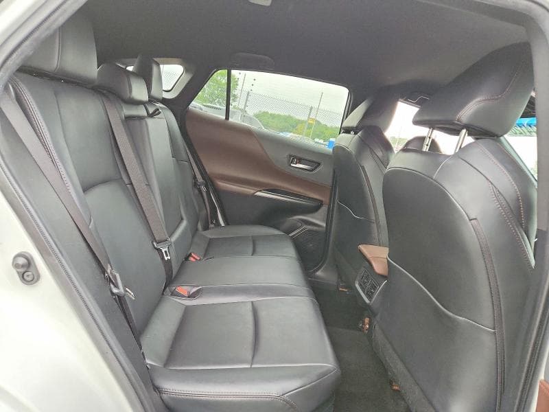 2022 TOYOTA VENZA XLE 11