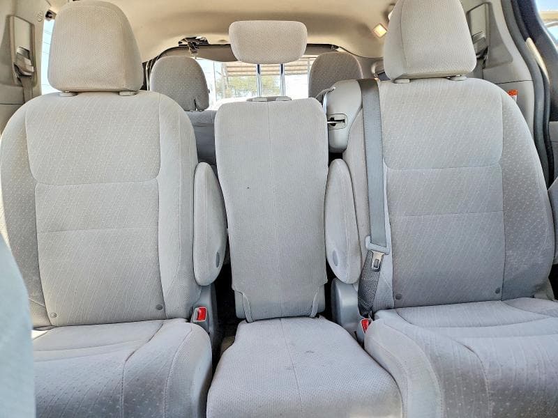 2018 TOYOTA SIENNA LE 10
