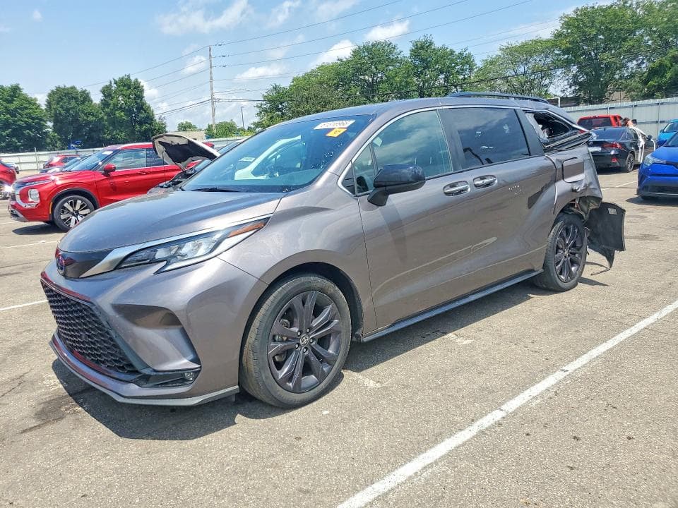 2022 TOYOTA SIENNA XSE - 1