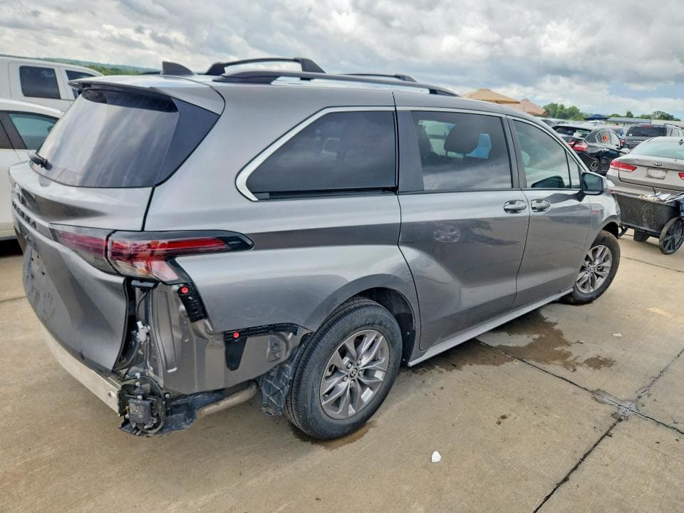 2026 TOYOTA SIENNA LE 3