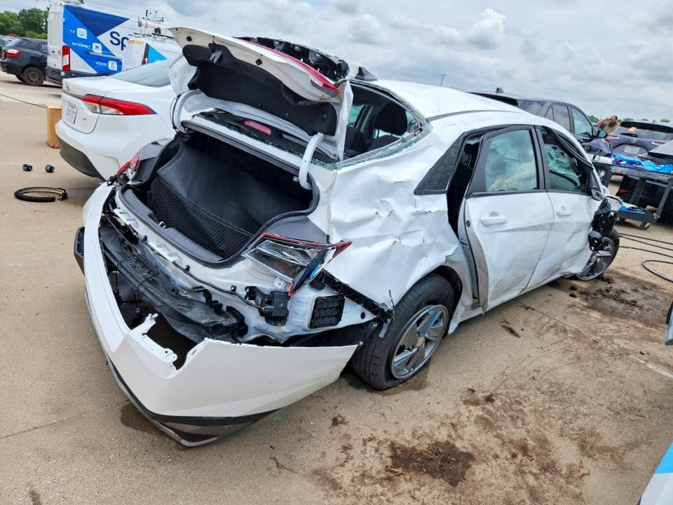 2026 HYUNDAI ELANTRA SE 3