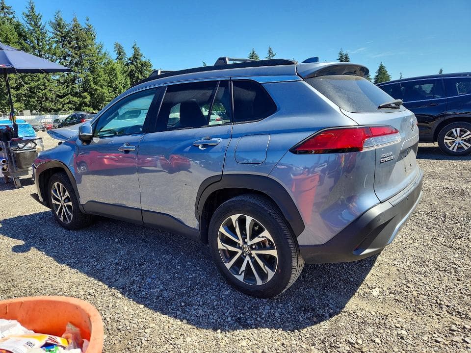 2024 TOYOTA COROLLA CROSS XLE 2