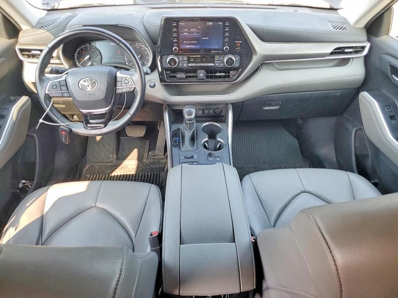 2021 TOYOTA HIGHLANDER XLE 8