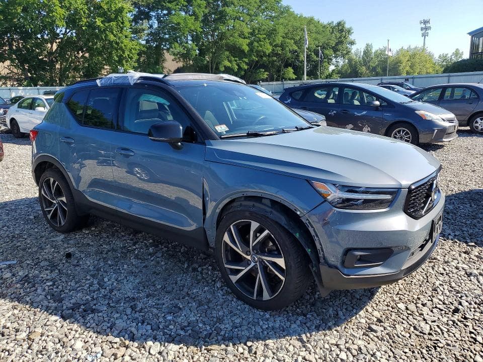 2020 VOLVO XC40 4