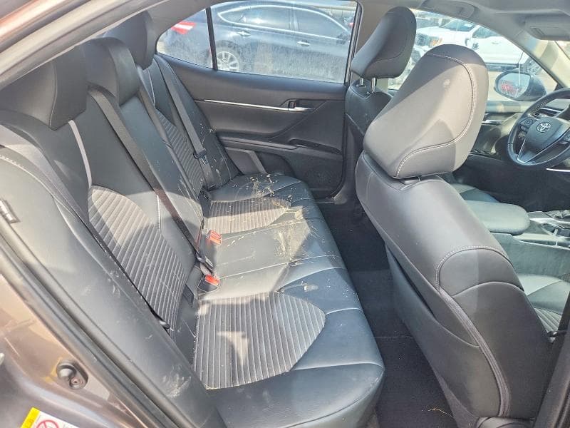 2018 TOYOTA CAMRY SE 10