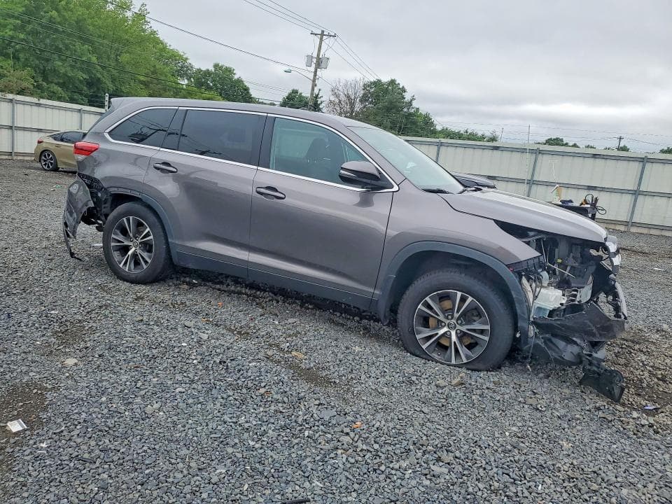 2019 TOYOTA HIGHLANDER LE 4