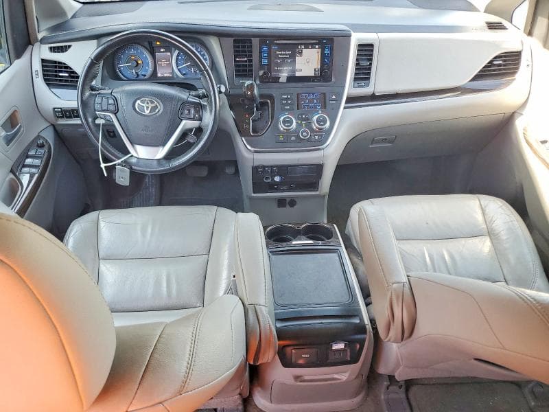 2017 TOYOTA SIENNA XLE PREMIUM 8-PASSENGER 8