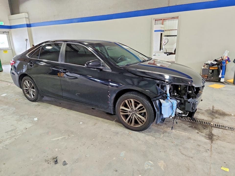 2017 TOYOTA CAMRY SE 4