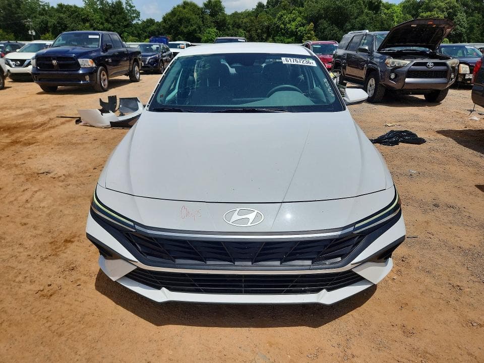 2024 HYUNDAI ELANTRA SE 5