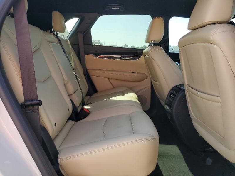 2017 CADILLAC XT5 11