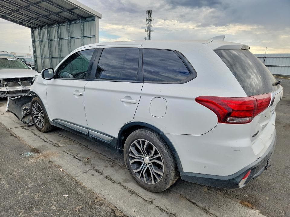 2017 MITSUBISHI OUTLANDER SE/SEL 2