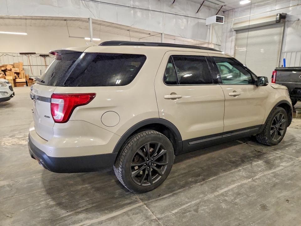 2017 FORD EXPLORER XLT 3