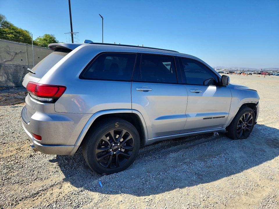 2021 JEEP GRAND CHEROKEE LAREDO 3