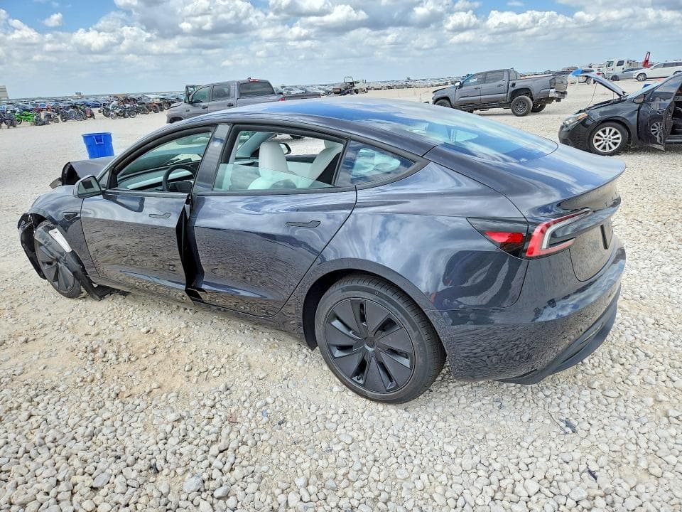 2026 TESLA MODEL 3 2