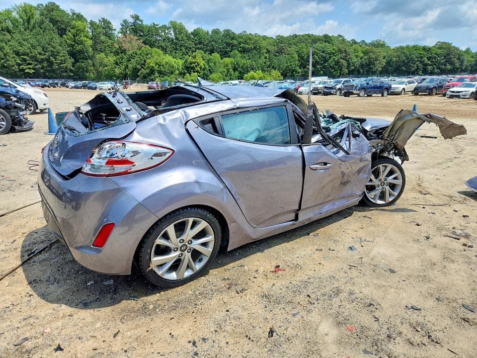 2017 HYUNDAI VELOSTER BASE 3