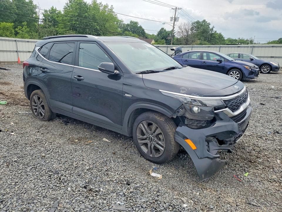 2021 KIA SELTOS S 4