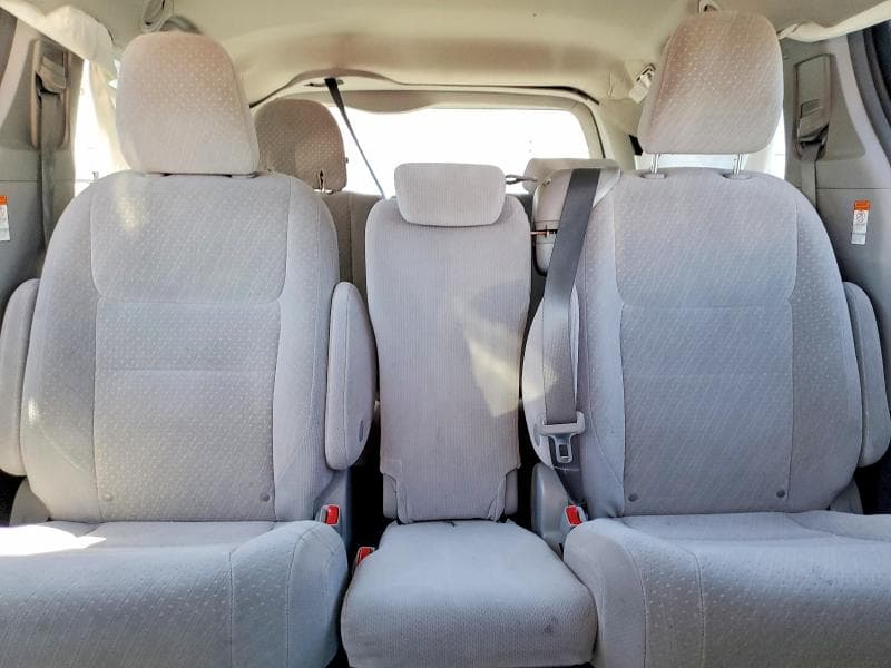 2019 TOYOTA SIENNA LE 10