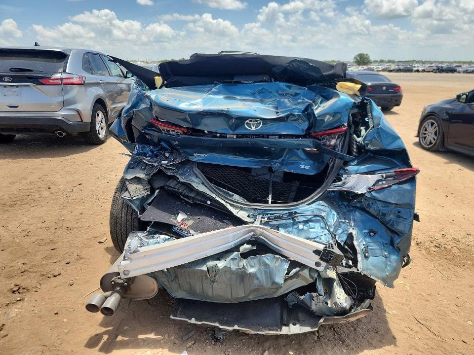 2025 TOYOTA CAMRY SE 6