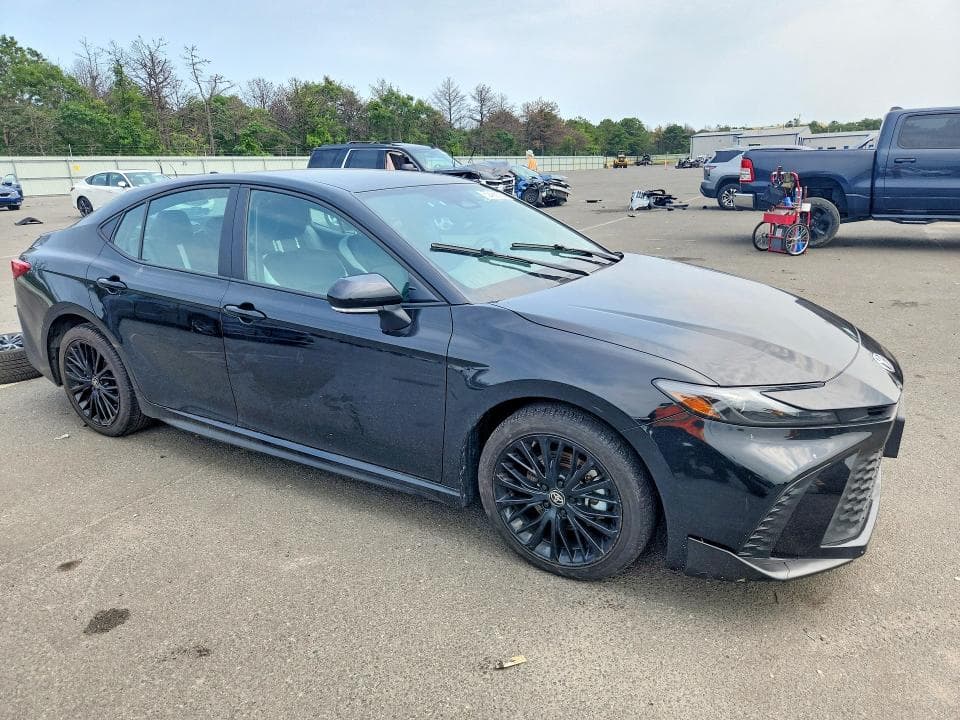 2025 TOYOTA CAMRY SE 4