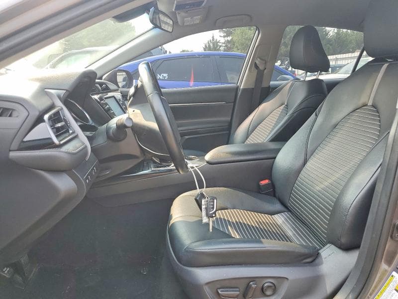 2020 TOYOTA CAMRY SE 7