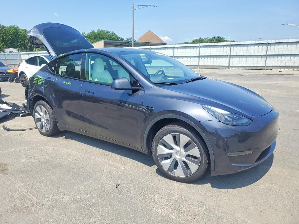 2024 TESLA MODEL Y 4