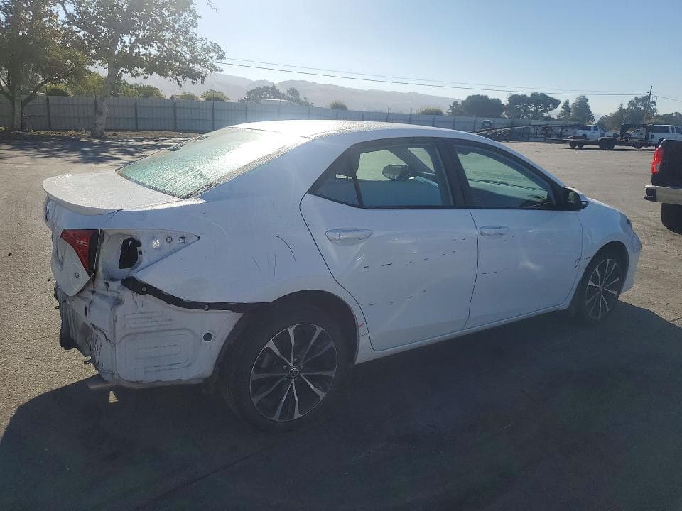 2019 TOYOTA COROLLA SE 3