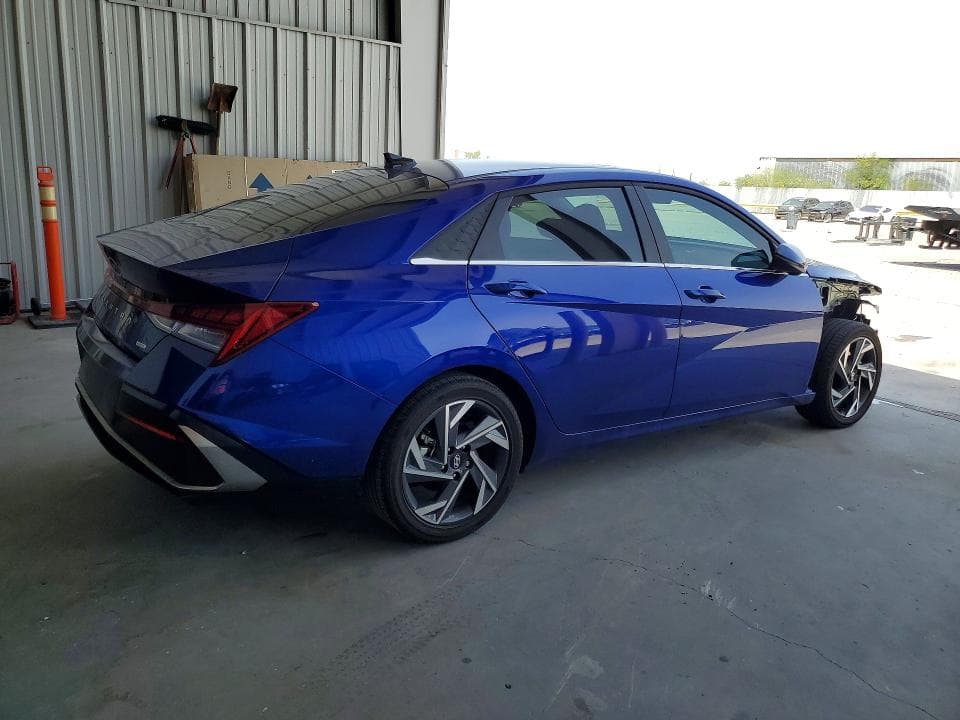 2025 HYUNDAI ELANTRA LIMITED 3