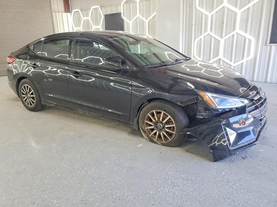 2020 HYUNDAI ELANTRA SE 4