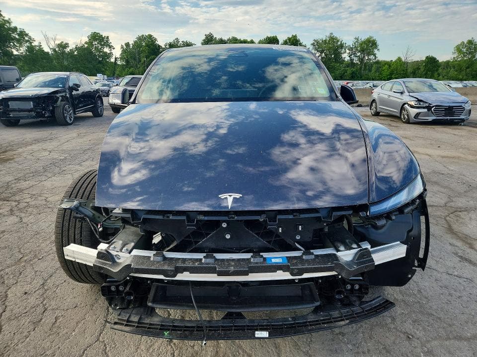 2026 TESLA MODEL Y 5