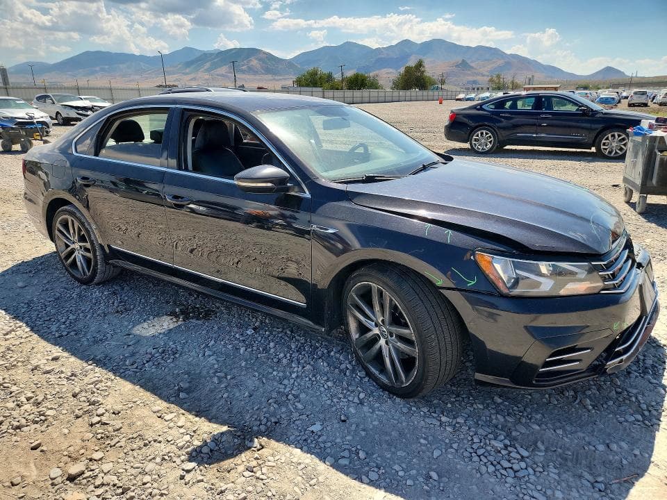 2017 VOLKSWAGEN PASSAT R-LINE 4