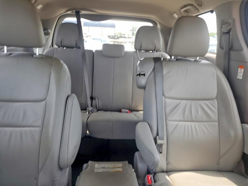2018 TOYOTA SIENNA XLE PREMIUM 8-PASSENGER 10