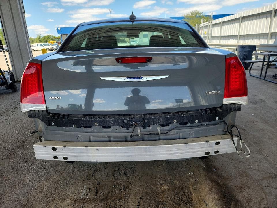 2019 CHRYSLER 300 LIMITED 6