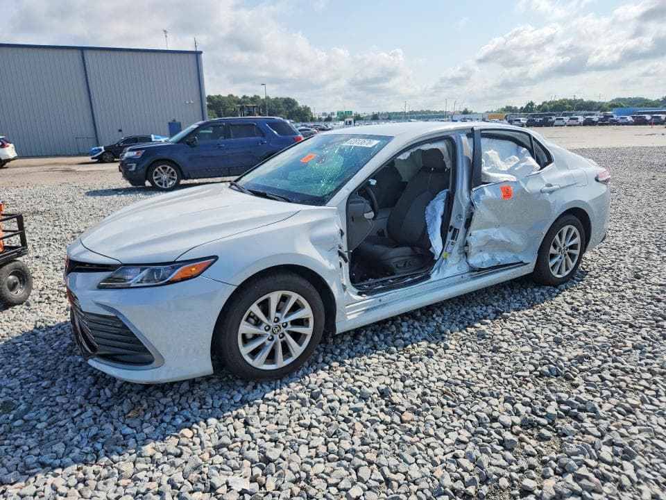 2022 TOYOTA CAMRY LE - 1