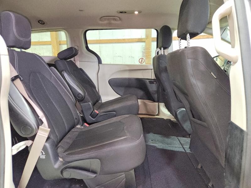 2021 CHRYSLER VOYAGER LX 11