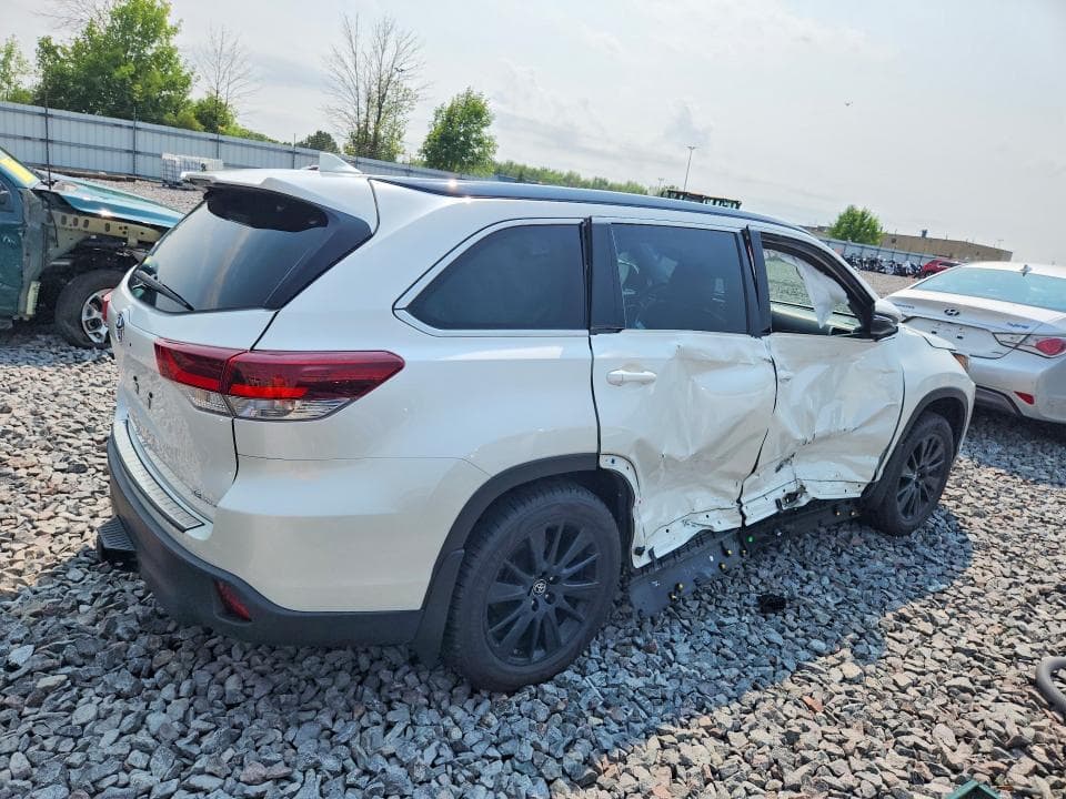 2019 TOYOTA HIGHLANDER SE 3